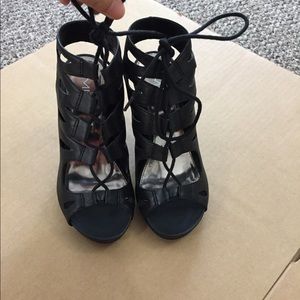 Mia Girl zig zag sandals sz6